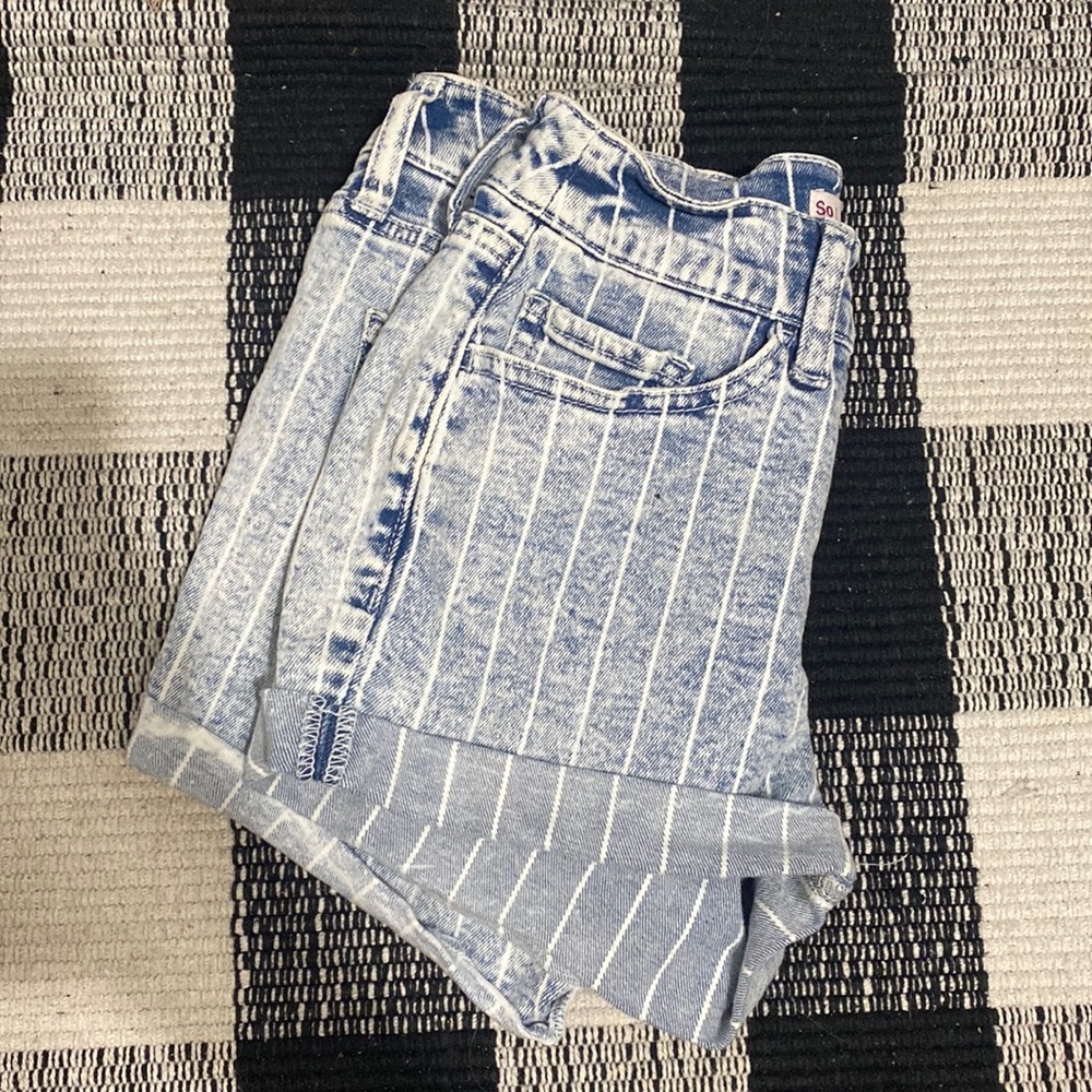 striped jean shorts!